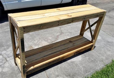 It is long and wide so it's perfect as a dining table. Wood Pallet Entryway Table - DIY - 101 Pallets