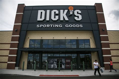 Dicks Sporting Goods Shares Fall 13 As Bankruptcies Dont Help Fortune