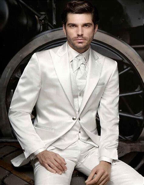 Slim Fit Mens Suits White Wedding Suits For Men Peaked Lapel Tuxedos One Button Groom Suits