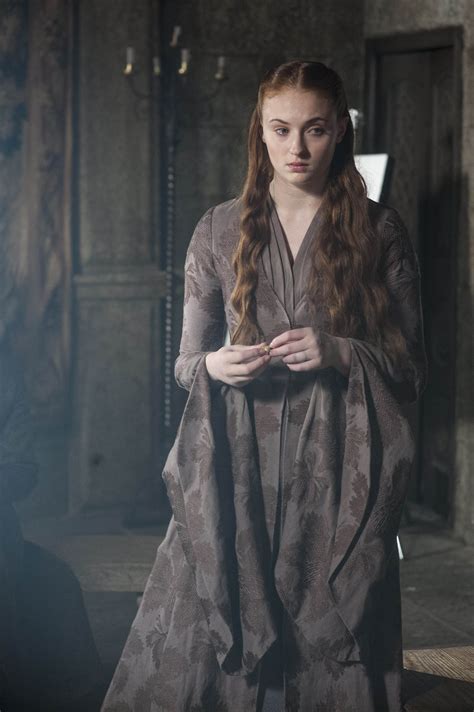 Season 4 Episode 8 How Sansa S Development Is Mirrored In Her Fashion Throughout Game Of