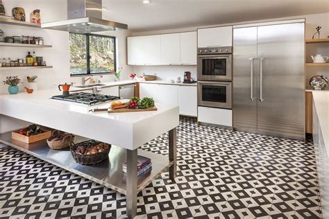 Just as bathroom tiles have gotten all sorts of edgy, creative treatments over the years, kitchen floor. 30 Beautiful Examples of Kitchen Floor Tile