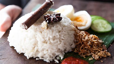 Bahan untuk buat resepi sambal nasi lemak berniaga ni tak memerlukan bahan rahsia atau bahan istimewa, tapi perlu mengikut cara penyediaan yang betul. Nasi Lemak: Resepi Yang Cukup Rasa Lemak Dan Masin - OnTrenz