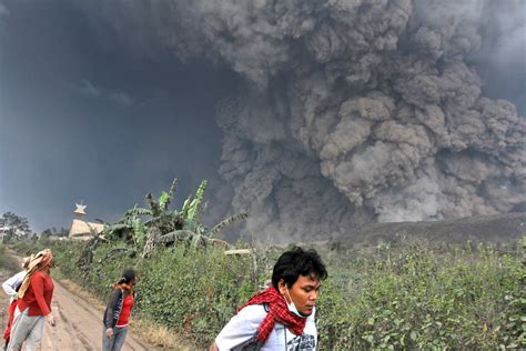 Major Volcanic Eruption Kills At Least 14 In Indonesia The New York Times