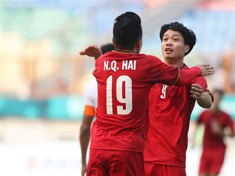Bộ trưởng bộ gd&đt phùng xuân nhạ. Quang Hải dành thanh xuân bắt Công Phượng cõng rồi lại bế