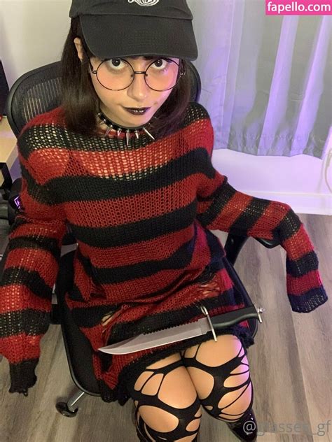 Glasses Gf Nude Leaked Onlyfans Photo Fapello