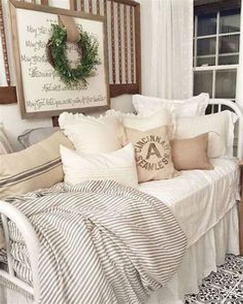 How To Maximize Bedding Appearance By Applying Farmhouse Master Bedroom