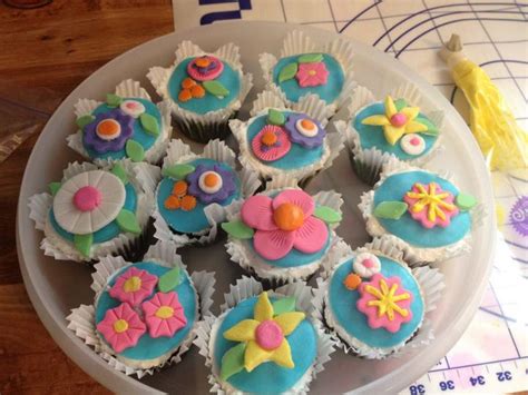 Here are some easy cupcake decorating ideas for your next kids party. Cats, Kids and Crafts: Cupcake Decorating Ideas