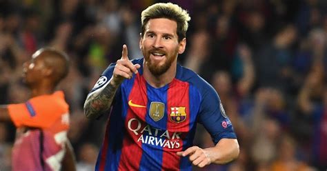Messi, der vermutlich beste fußballer der geschichte, weinte. Lionel Messi verlängert seinen Vertrag bei Barca!