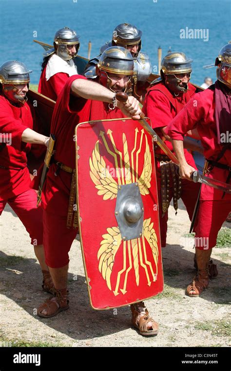 Roman Soldiers Demonstrating Attacking Battle Formation Stock Photo Alamy