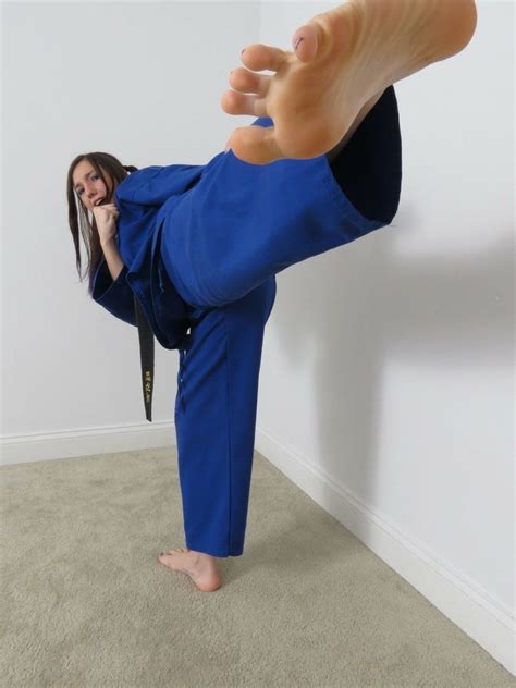 Pin By Guino On Girls Kicks And Feet In 2021 Women Karate Martial Arts Women Female Martial