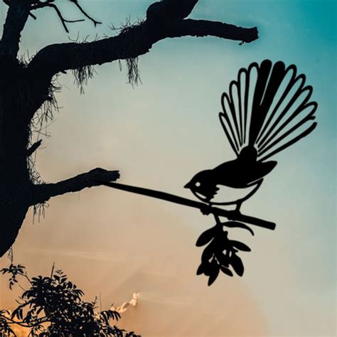 Hiery Ornamen Siluet Burung Logam Dekorasi Taman Pada Cabang Pohon