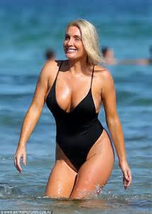 The Bachelor S Zilda Williams Reveals Sideboob In G String Swimwear On Bondi Beach Daily Mail