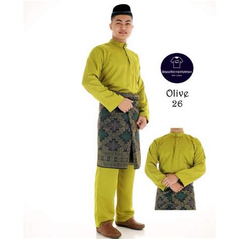 Baju melayu ini mempunyai pesak iaitu tambahan kain pada bahagian sisi kiri & kanan baju. Baju melayu olive green dewasa dan kanak2 | Shopee Malaysia