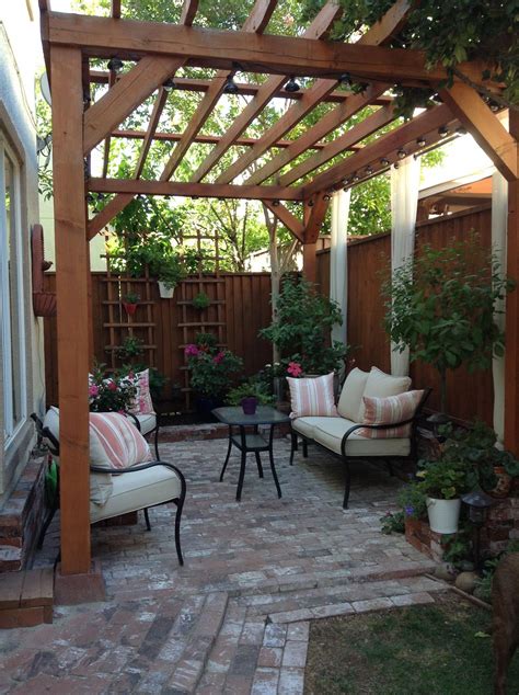 Giving your small yard a focal point draws the eye and adds interest. Pergola In Front Of Garage #PergolaPronunciation Refferal ...