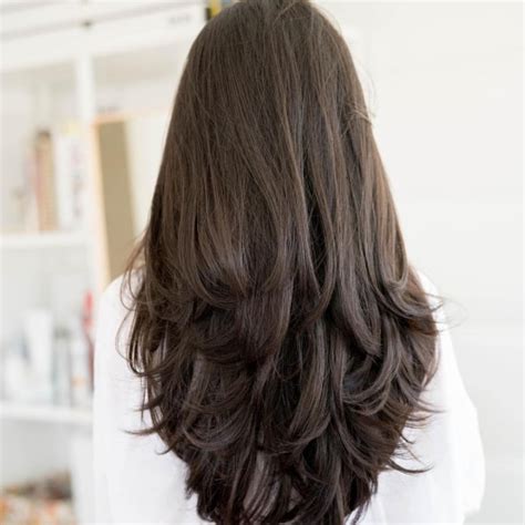 Combat the problem by opting for a balayage technique where small strands are bleached and. 50 Gorgeous Layered Haircuts for Long Hair that You Need ...