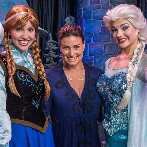 Idina Menzel Meets Frozens Elsa Anna And Olaf E Online