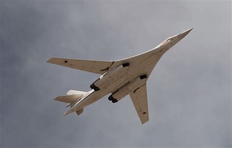 Russia Debuts New Tu 160m Bomber As Tensions Rise With West The