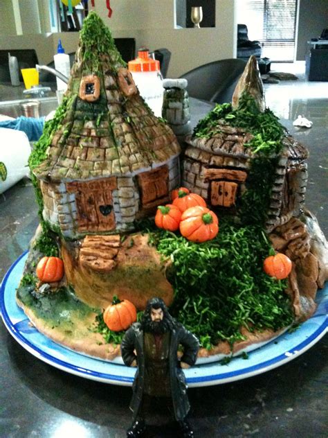Compra «harry gates hutverde» de gassycakes en cualquiera de estos productos: Hagrid's Hut for Faith's 11th | Hagrid cake, Christmas ...