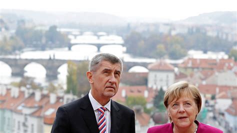 Ministerský předseda nařkl v partii televize prima odboráře z toho. Jen blázen stojí s rukama v bok, když sousedovi hoří dům ...