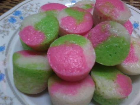 Campurkan beras dengan air sehingga halus kemudian masukkan gula, tepung dan yis. Resepi & masakanku: Apam tepung beras