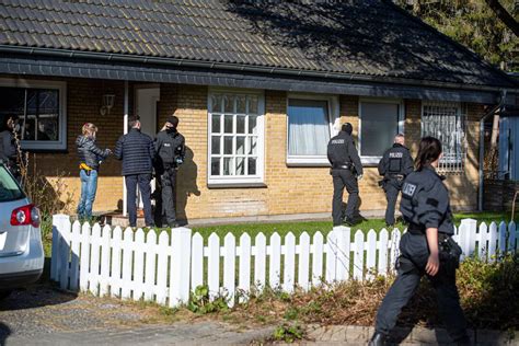 Immobilienprofis, aber auch privaten anbietern, steht mit dem immobilienmarkt eine. Drogenrazzia in Flensburg - Polizei durchsucht mehrere ...