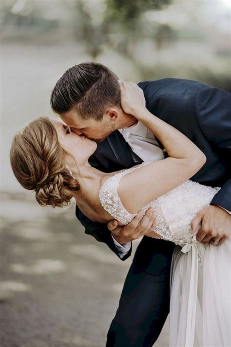 ️ Top 20 Romantic Wedding Photo Pose Ideas Hi Miss Puff