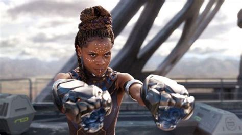 La Tenue De Shuri Letitia Wright Dans Black Panther Spotern