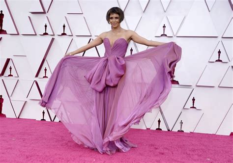 Halle Berry Shows Off Her Cleavage Wearing A Purple Gown At The 93rd Academy Awards 36 Photos