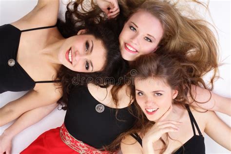 Groupe De Trois Belles Filles Adolescentes Image stock Image du émotif amitié