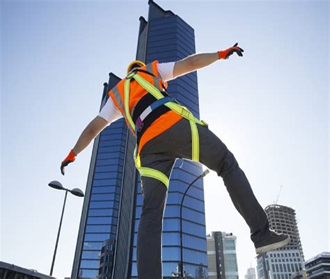 Protecting Against Fall Hazards in Construction | SafetyNow ILT