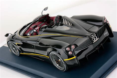 Pagani automobili is an italian supercar manufacturer. Pagani Huayra Roadster 1:18 - Looksmart Models