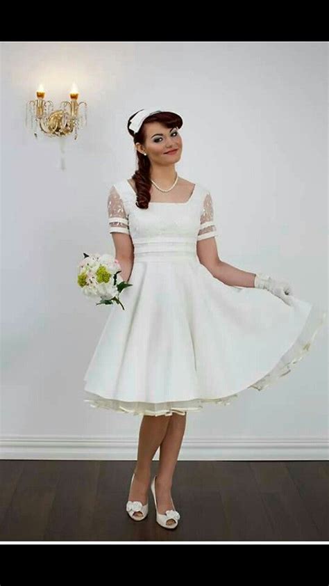 Unsere dienstleistungen im bereich zahnimplantate. 50er-Jahre Pettycoat Brautkleid | Braut, Brautkleid ...