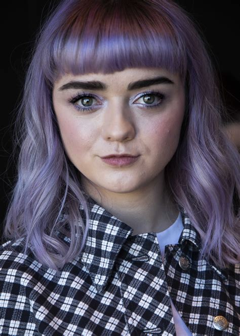 Maisie Williams Online Management And Leadership