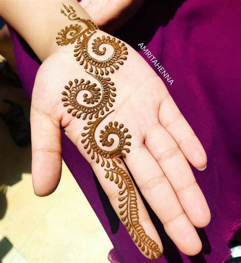 Bridesmaids These 9 Small Mehndi Designs Wont Keep You Away From The