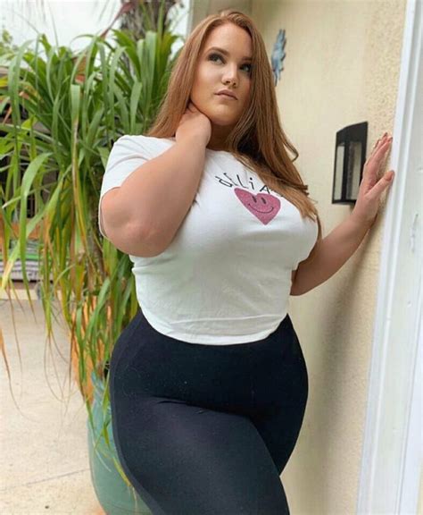 Sweet Fat Ass And Cute Feet Pawg Spreading Beautiful Porn Photos
