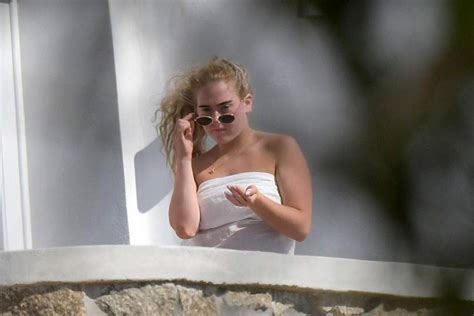 English Star Ellie Hemmings Nude Tits In Mykonos Leaked Nude Celebs