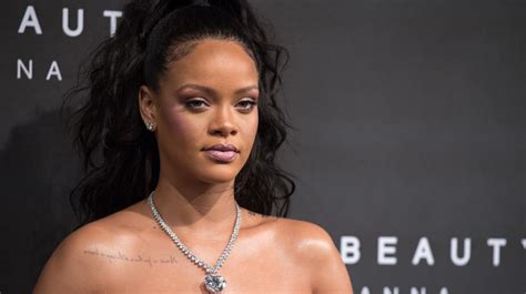 Rihanna Calls Out Snapchats Offensive Ad Featuring Her Pic