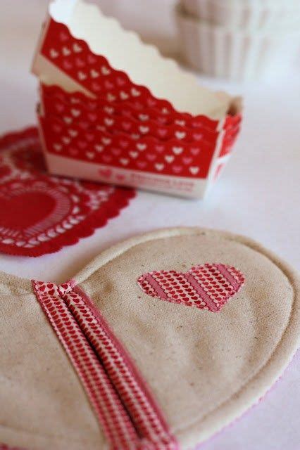 10 Adorable Easy Sew Valentine Sewing Projects Valentines Diy Valentine Day Crafts Pot Holders