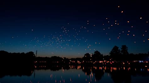 Chinese Lanterns Sky Lanterns Night River Holiday 4k