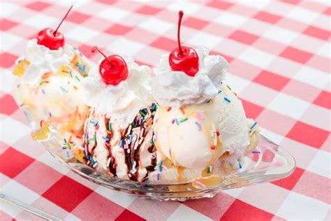 Il nome deriva proprio dal verbo tagliare ogni ristorante conserva gelosamente una propria ricetta per realizzare una banana split memorabile. Banana Split, ecco la gustosa ricetta sprint originale