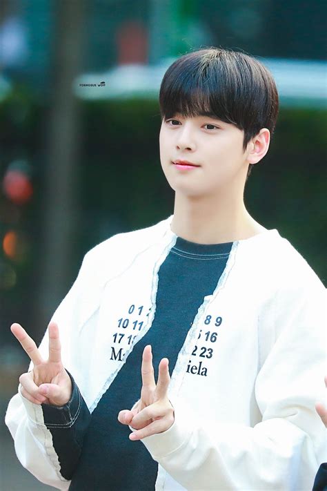 I had to laugh at moona's post on true beauty page that said cha eun woo's mj character is more like han seo joon and hwang in yeop in real life is more like. Cha Eun Woo In Real Life - Korean Idol