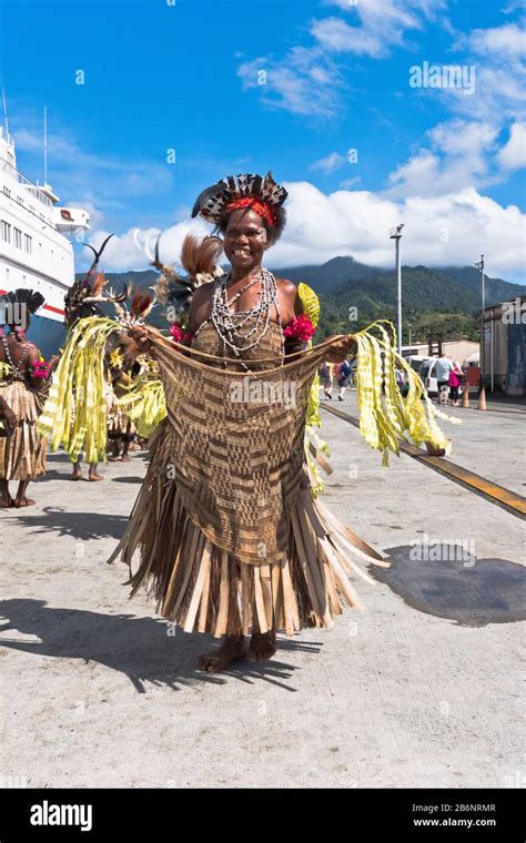 Dh Port Welcome Woman Dancer Alotau Papua New Guinea Traditional Png