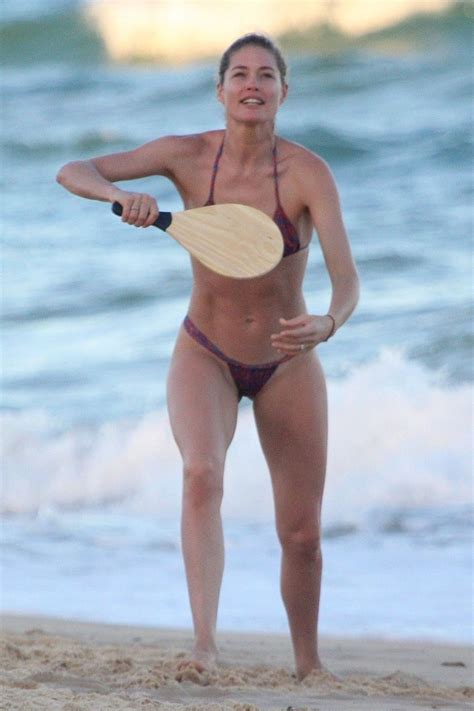 Doutzen Kroes And Candice Swanepoel At Beach In Bahia • Celebmafia
