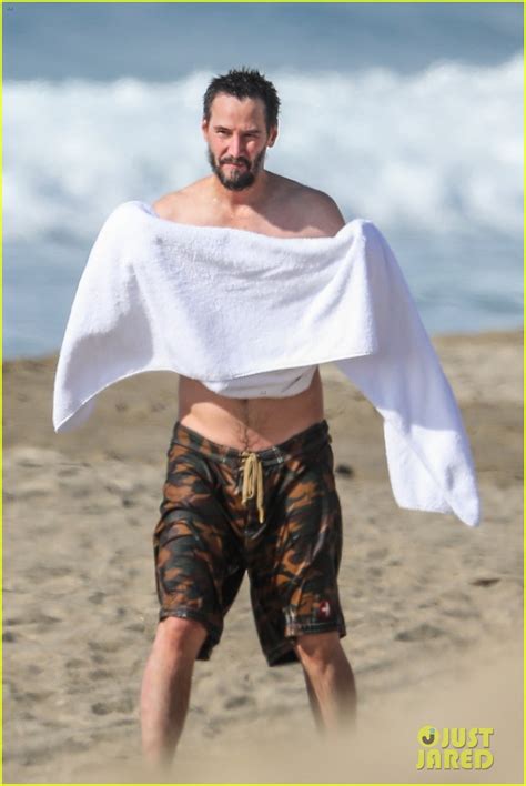 Keanu Reeves Looks Fit Shirtless At The Beach In Malibu Photo 4514866 Keanu Reeves Shirtless