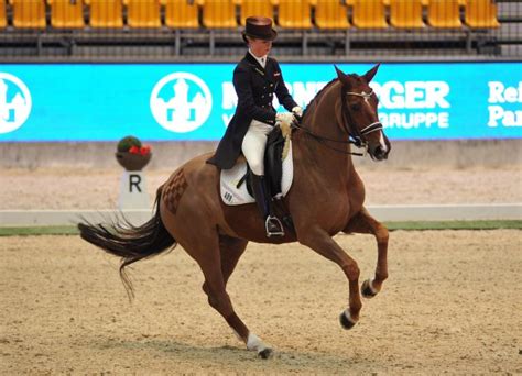 Wenn ich es sehe, meist bei olympia oder anderen großen wettbewerben. Ein Hattrick für Diana Porsche und viele Top-Ergebnisse ...