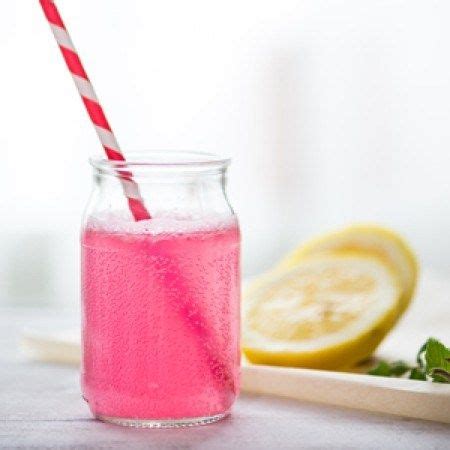 Stir cranberry, pineapple, and orange juice, and chill. mock-pink-champagne-04-una-mama-novata (con imágenes ...