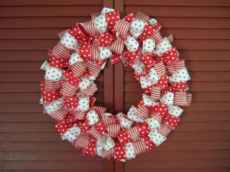 29 DIY Christmas Front Door Decorations  Shelterness