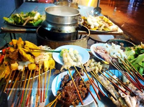 They are mostly conveniently located at the heart of housing estates, usually with adjourning wet markets. Peng Hwa lok lok, also named Celor-celor, is one of the ...