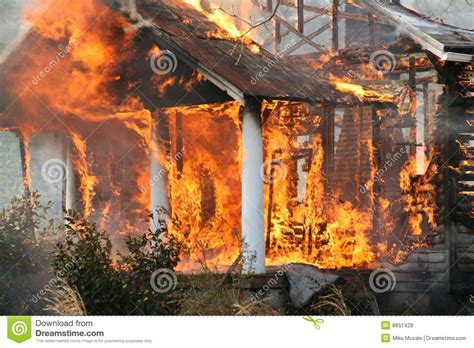 We provide the latest free fire max apk file to download from apk mirror. Burn Down House Fire Royalty Free Stock Photos - Image ...