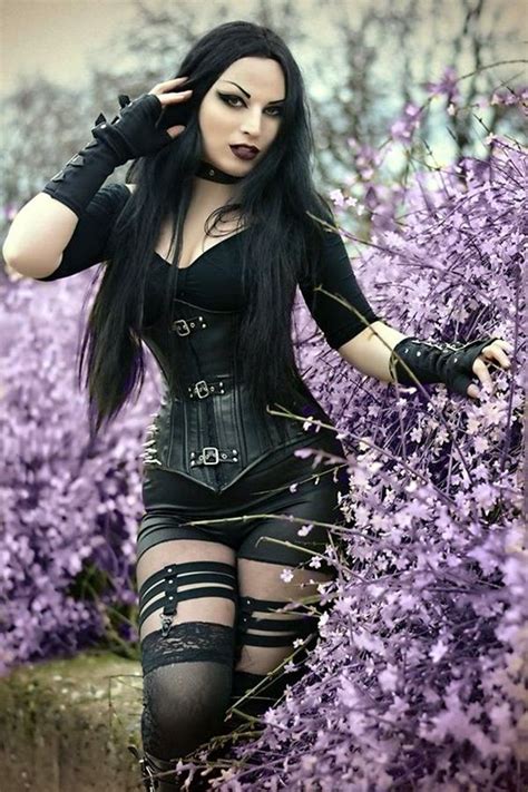 89 Best Pretty Goth Girls Images On Pinterest Goth Beauty Goth Girls